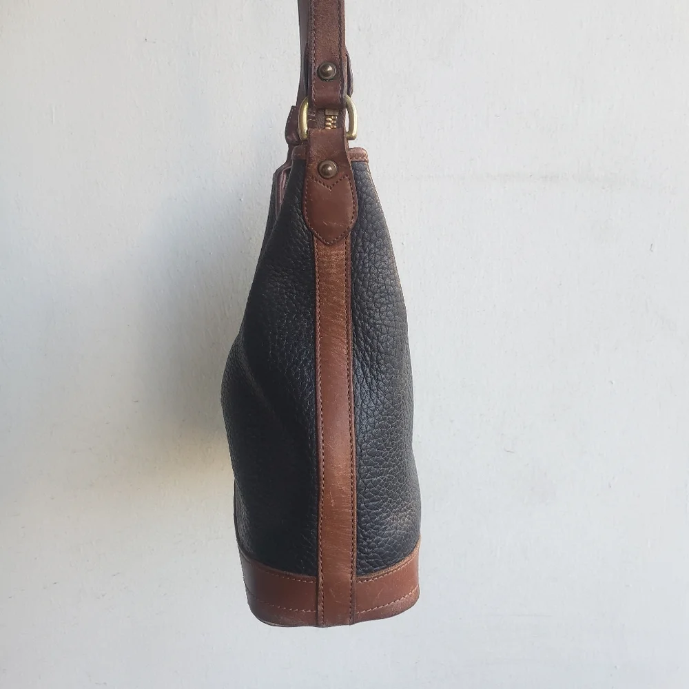 Vtg Dooney & Bourke All Weather Pebble Leather Black Small Hobo Shoulder bag